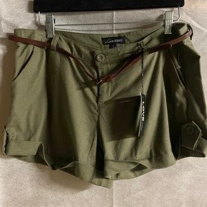Woman’s shorts size large